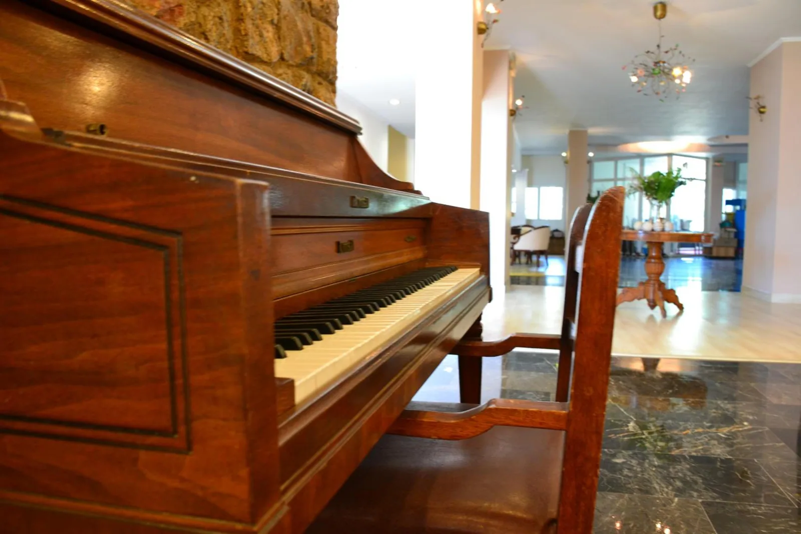 Pianino u lobiju · Hotel Alexandros, Krf