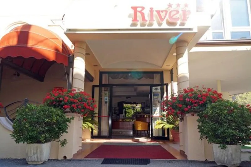 Hotel River