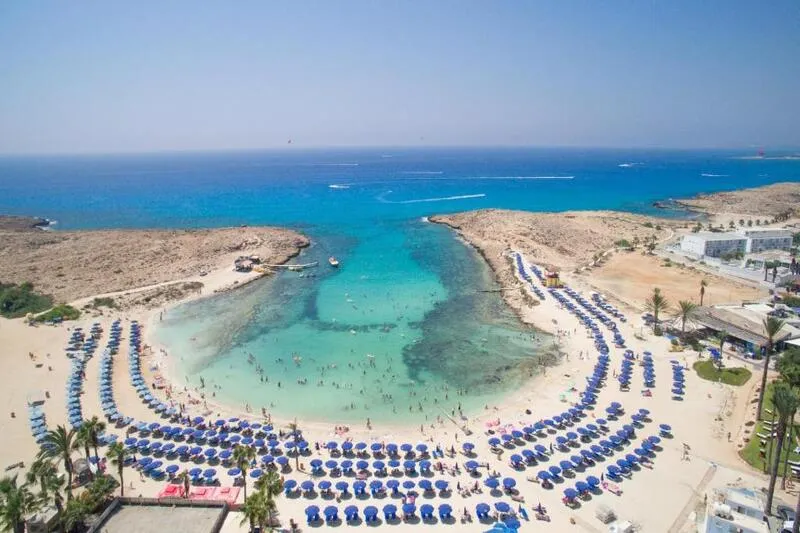 Anonymous Beach Hotel - slika 2