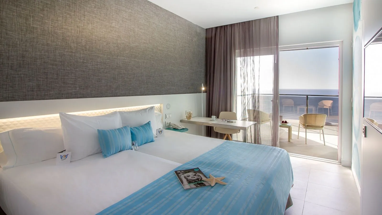 Soba sa bračnim krevetom i izlazom na balkon · Estimar Calpe Suitopía, Kalpe