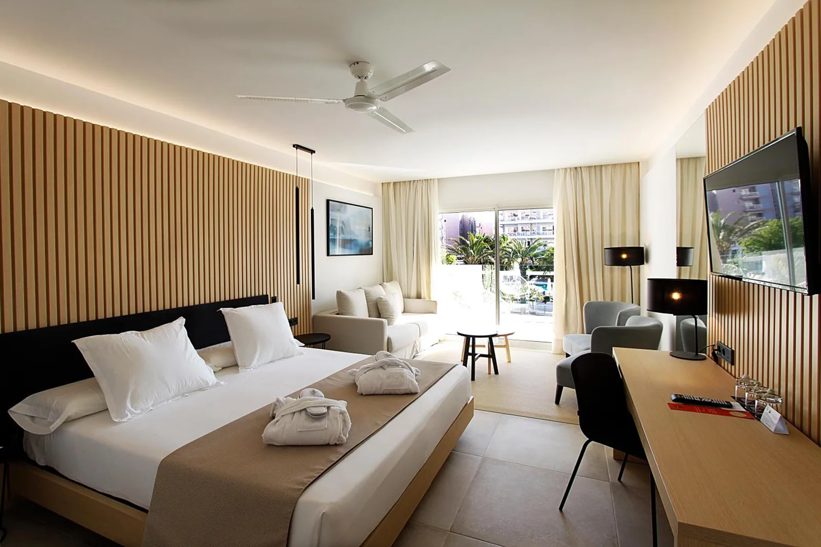 Soba sa krevetom, radnim stolom i terasom · Hotel Caballero, Playa de Palma