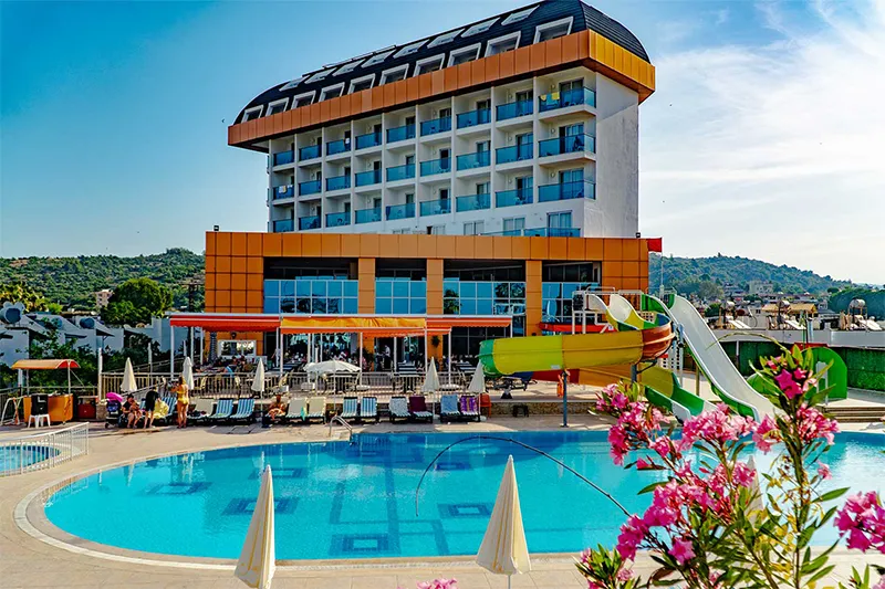 Hotel Throne Beach Resort & Spa